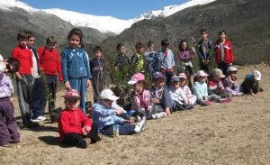 Alumnos que participaron en la plantación. ::                             A.G.