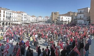 Plaza Mayor de Cáceres, donde tuvo lugar la manifestación contra la erforma laboral. ::                             JORGE REY