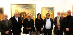 El investigador Juan A. Martín; los agricultores colaboradores Francisco Cintas y Lorenzo Barragán; la investigadora Angeles Delibes; el alcalde de Maguilla, Antonio Gallardo; el investigador José del Moral; y el director general, Alejandro Hernández Renner. ::                             HOY
