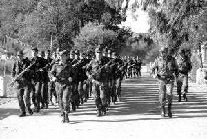 Soldados realizando la instrucción en el Cimov 1 de Cáceres. ::                             HOY