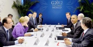 Hollande, Merkel, Monti, Rajoy, Cameron, Van Rompuy, Obama y Durao Barroso, durante la reunión de la Eurozona y Estados Unidos en la cumbre del G-20. ::
GOBIERNO DE ESPAÑA