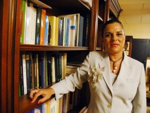 Carmen Fernández Daza, nueva académica de la Real Academia de Extremadura. ::                             HOY