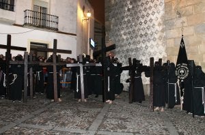 La Hermandad de Penitentes realiza esta noche su Viacrucis