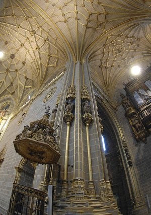 Interior y bóvedas de la catedral nueva. ::                             PALMA
