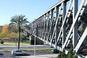 El puente de Willian Finch, conocido como Puente de Hierro, es un símbolo de Mérida. ::                             J. M. ROMERO