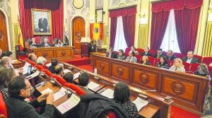 Sesión de Pleno de ayer en el Palacio Municipal de Badajoz presidido por el alcalde. ::                             JOSÉ VICENTE ARNELAS