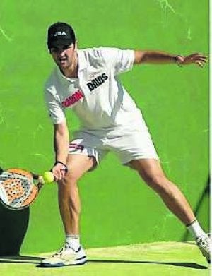 El villanovense Nono, jugando en Villanueva. ::                             A. B.