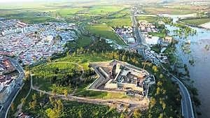 El Fuerte de San Cristóbal, visto en esta imagen desde el aire, será inaugurado el lunes. ::                             HOY