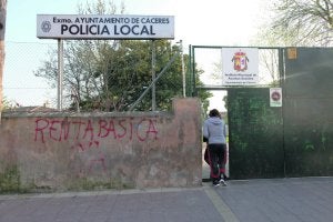 El nuevo local de la Policía Local en Aldea Moret está ubicado en el complejo de Proa. ::                             L. CORDERO