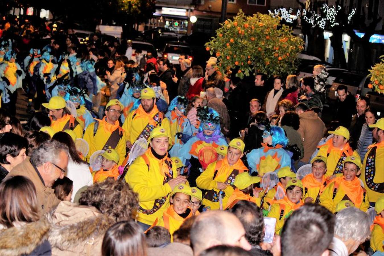 La comitiva real estuvo formada por 16 carrozas, se repartieron unos 1.800 kilos de caramelos y golosinas. Los más esperados por los niños fueron sus Majestades.