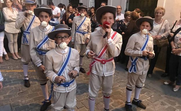 Los pequeños Danzantes de Fuentes de León 