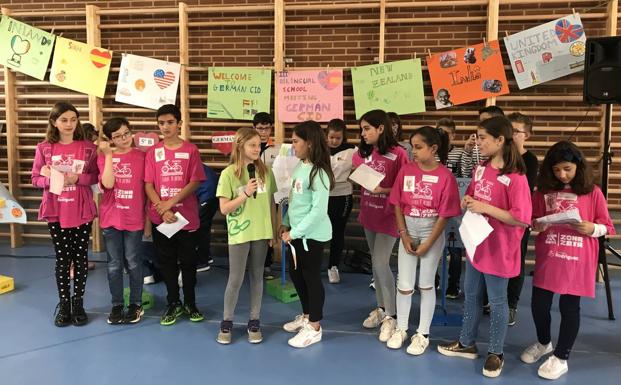 Alumnos durante las presentaciones 