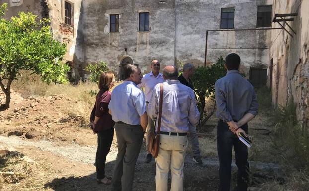 Visita al exterior del templo 