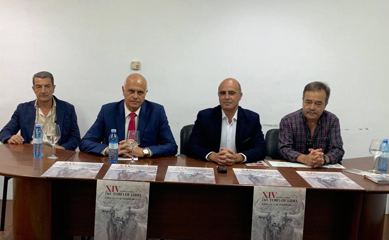 Presentación del simposio en el Pabellón Central 