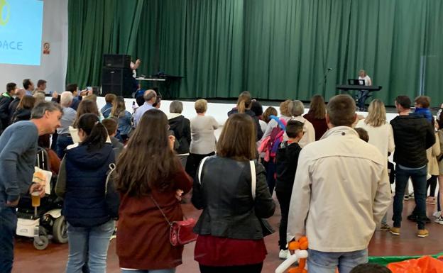 Noemí González interpretó varios temas al piano 