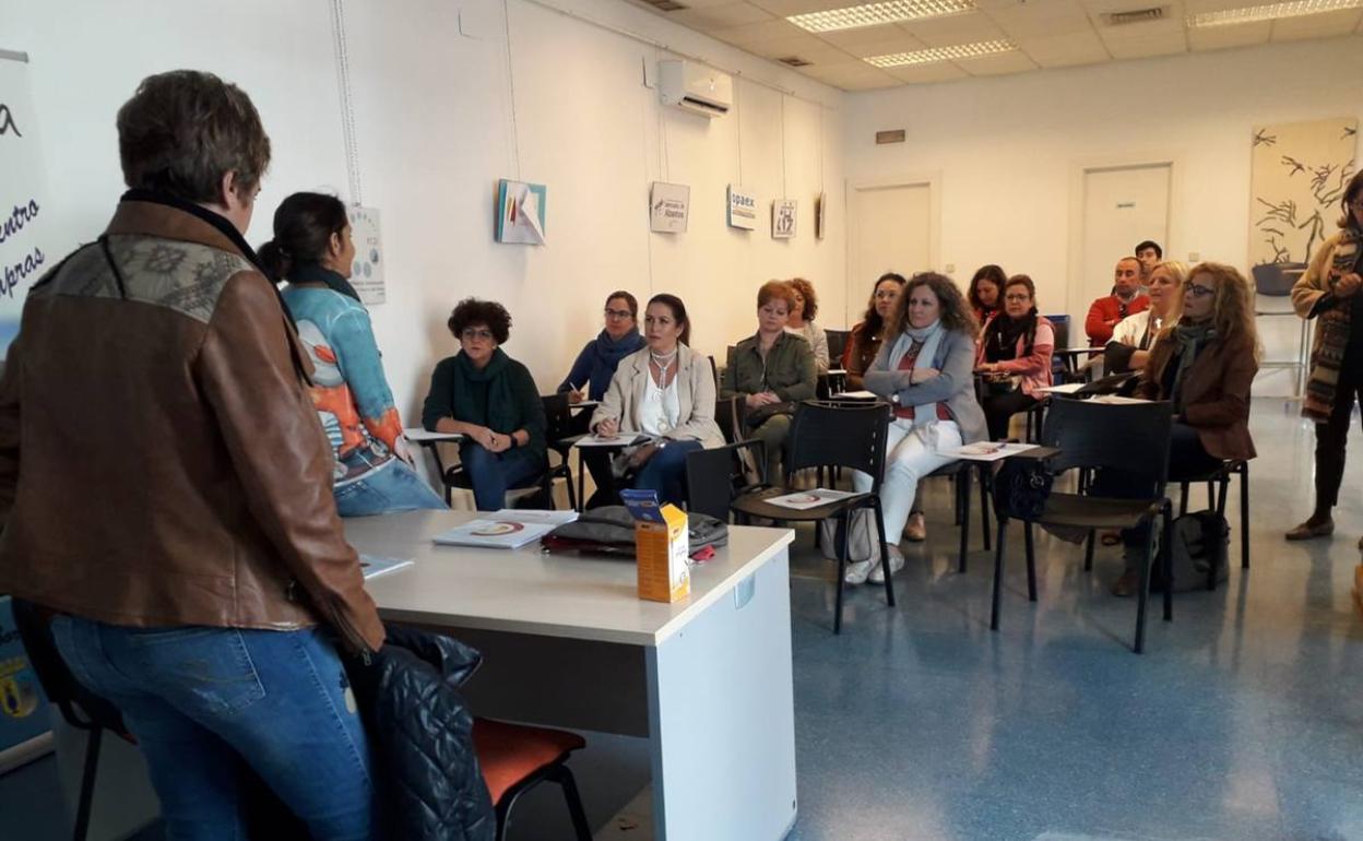 Unos 25 comerciantes participaron en la Jornada sobre Turismo de Compras