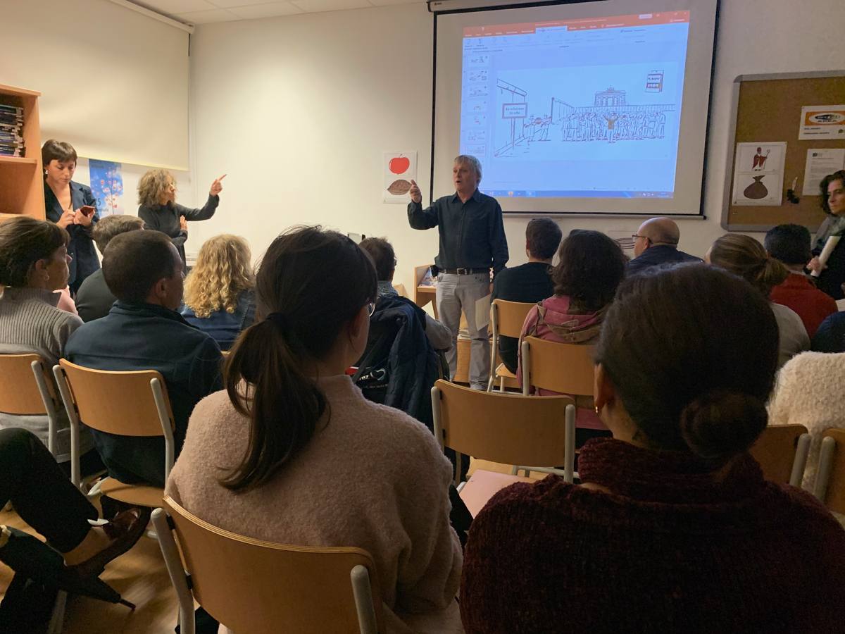 Presentación de la exposición por parte de los profesores de alemán 