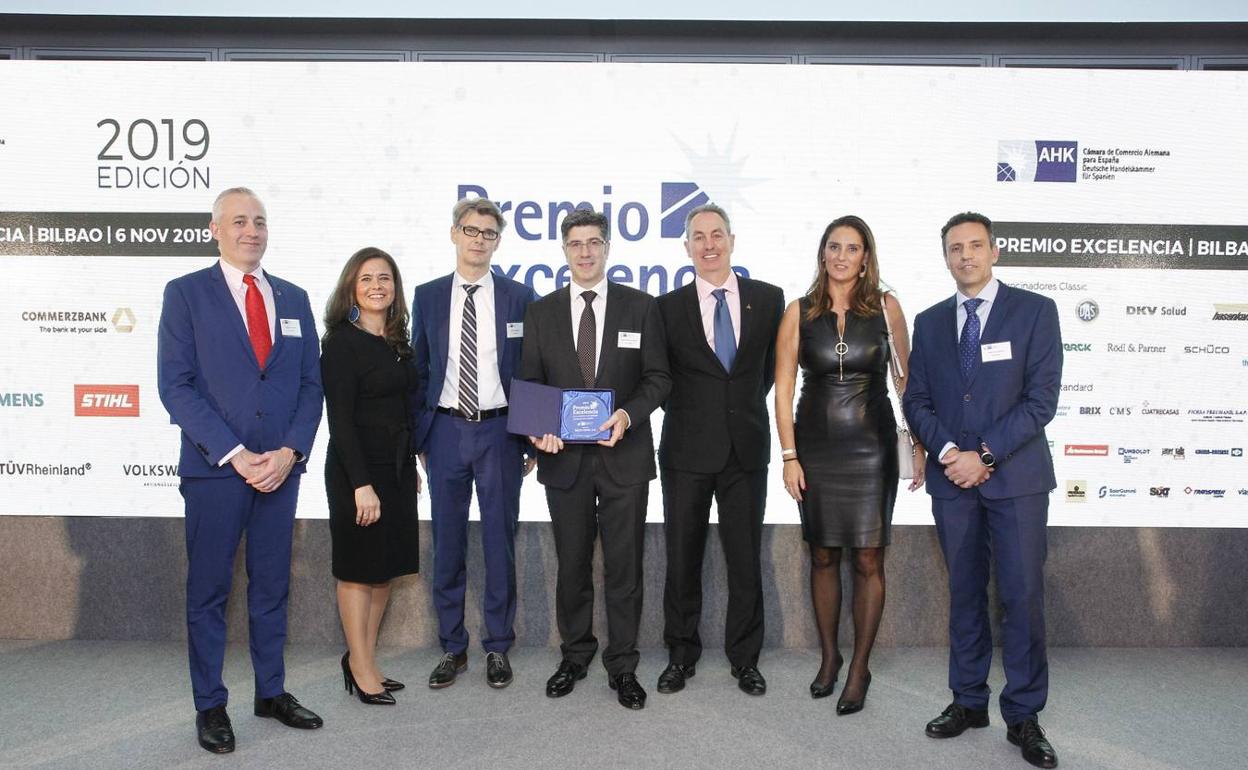 De izquierda a derecha: Isidoro de la Flor (Dir. Comercial de DEUTZ Spain), Martha Corchado (Coordinadora de Formación de DEUTZ Spain), Gerd Steinberger (Gestor Competence Centre Small Series DEUTZ AG), Eugenio Serrano Ylleras (Director General de DEUTZ Spain), Fernando Angulo (Gestor Competence Center Mechanical Manufacturing DEUTZ AG), Carolina Grau ( Directora de DEUTZ BUSINESS SCHOOL), Alejandro Castilla (Director técnico DEUTZ Spain).