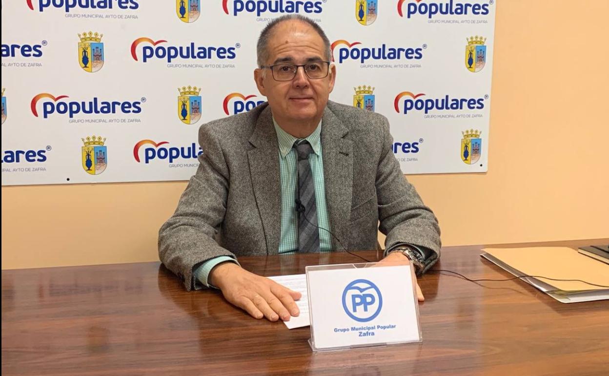 El portavoz del grupo Popular y la presidenta del PP local firman el comunicado 