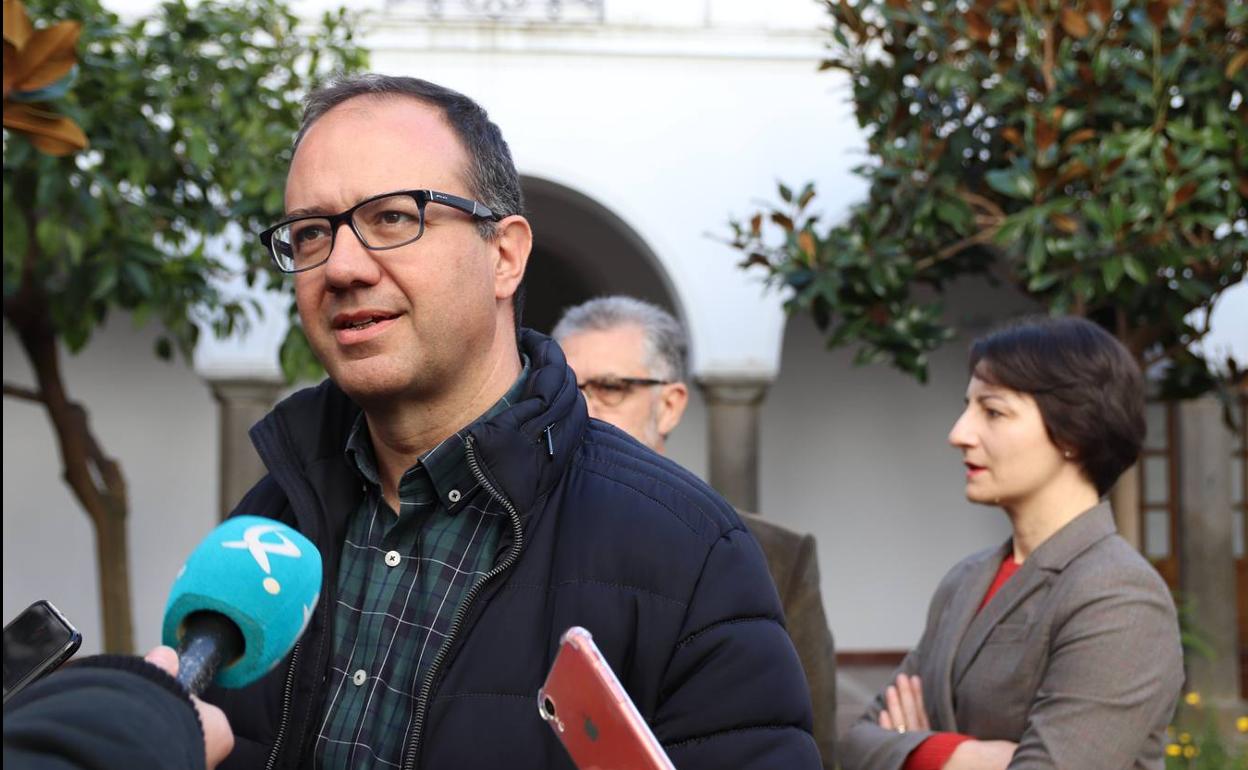 Cayetano Polo durante las declaraciones respecto a la situación del hospital 