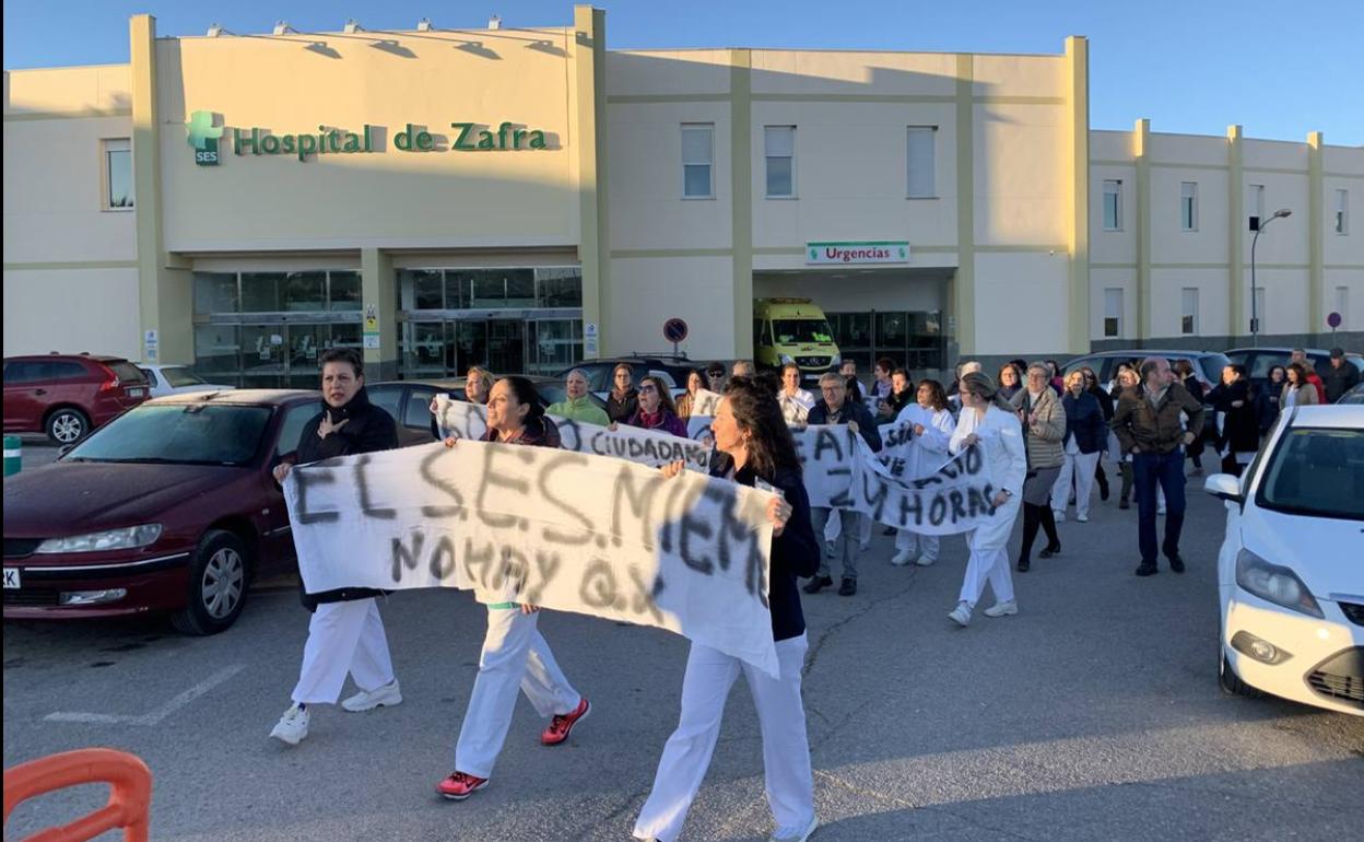 TRrabajadores y ciudadnos en la concentración de este jueves 27 de febrero 
