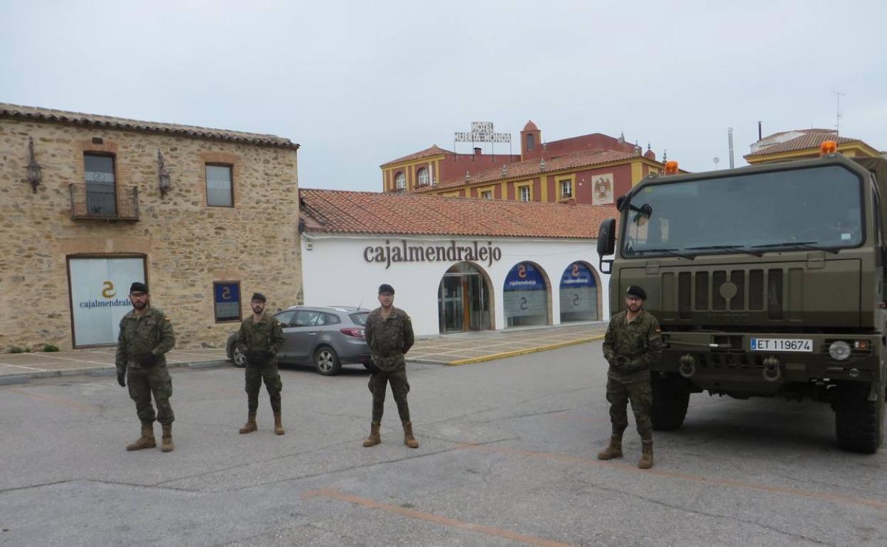 Algunos de los militares que hoy han patrullado la ciduad 