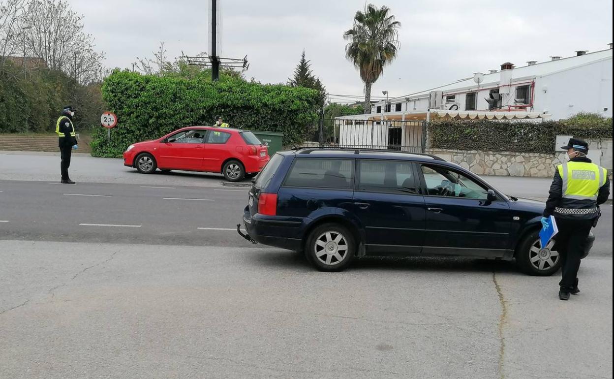Uno de los controles que realiza la Policía Local 