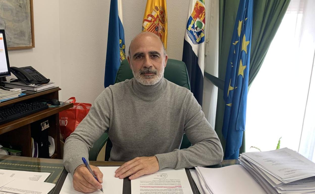 José Carlos Contreras en su despacho 
