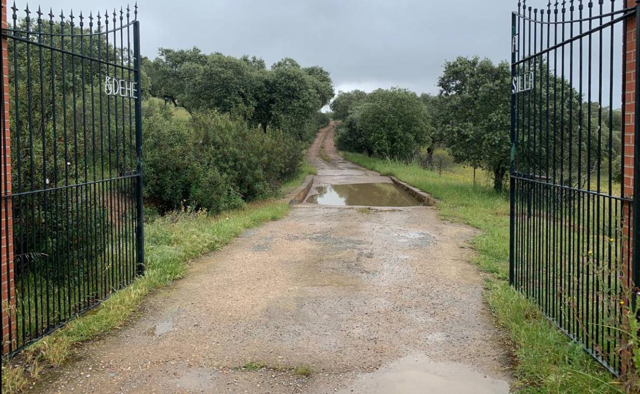 El acceso a la finca La Dehesilla está en la carretera Ba-030
