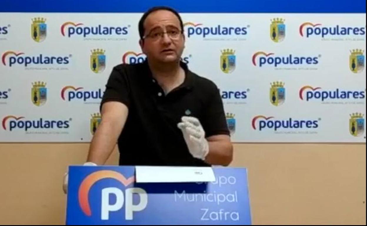 El concejal Javier domingo durante sus declaraciones 