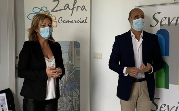 Marisol Lozano y José Carlos contreras durante el acto 