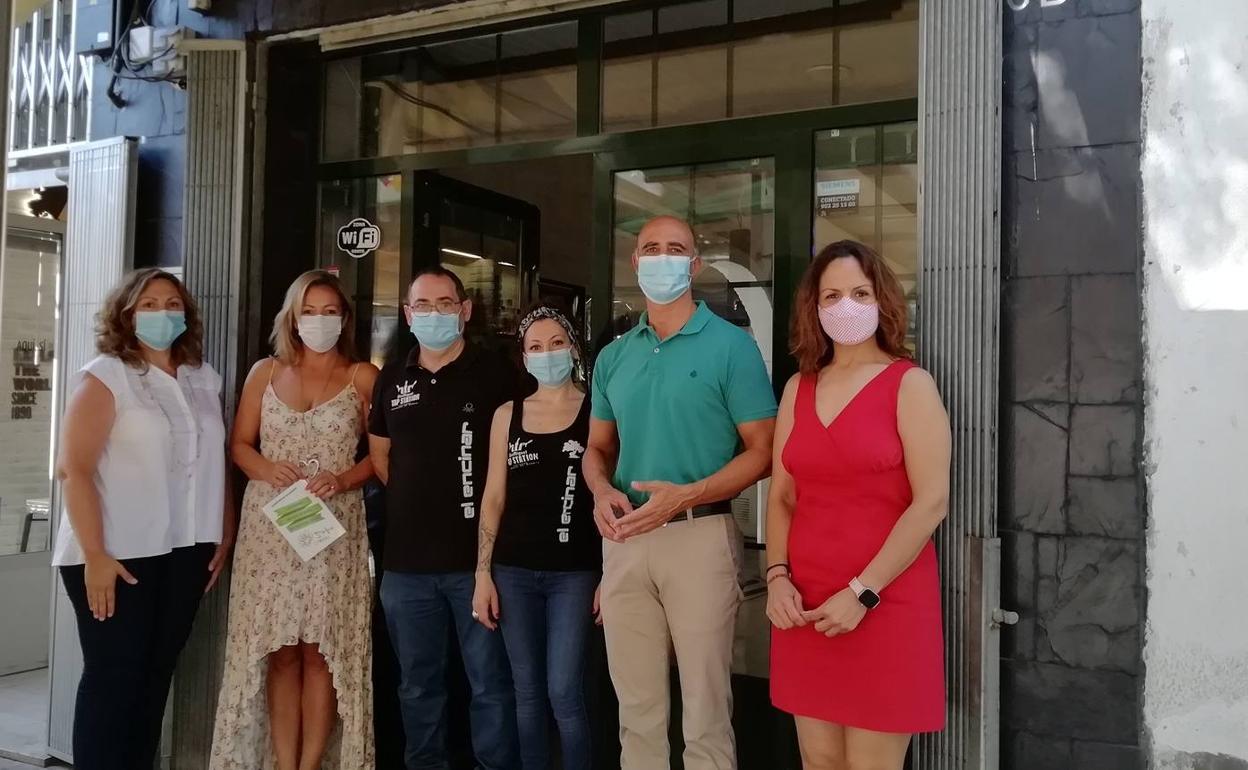 Presentación del distintitvo en uno de los establecimientos que ya lo tienen 