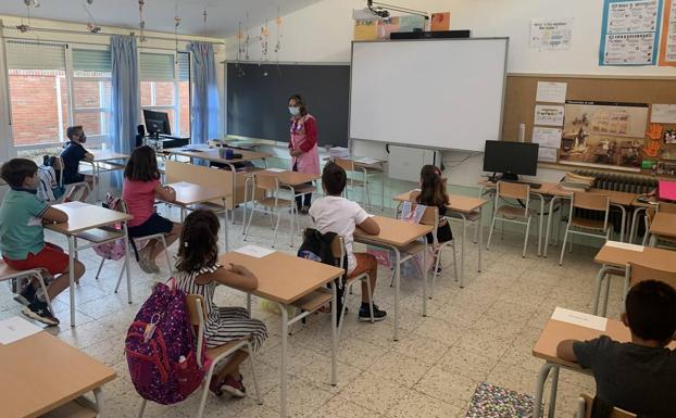 Una de las aulas en las que ya todo está preparado para el inicio de las clases 