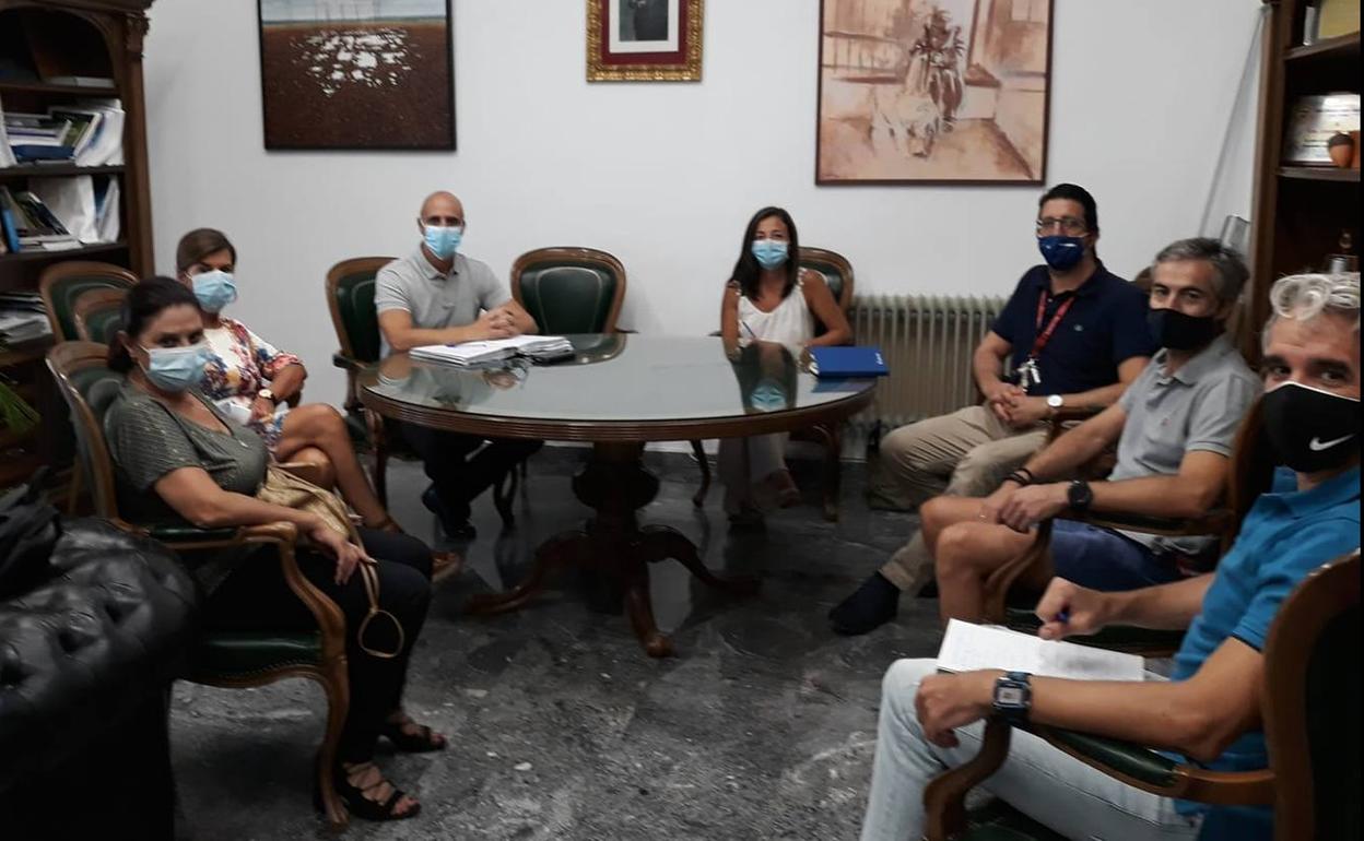 Reunión en el ayuntamiento con los directores de los centros 