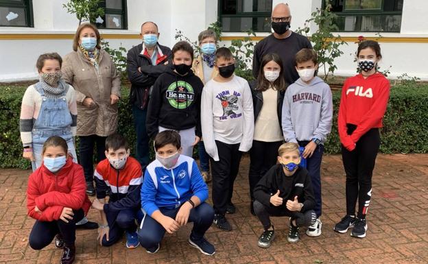 Algunos alumnos de quinto curso que tambiñen participaron en esta causa 