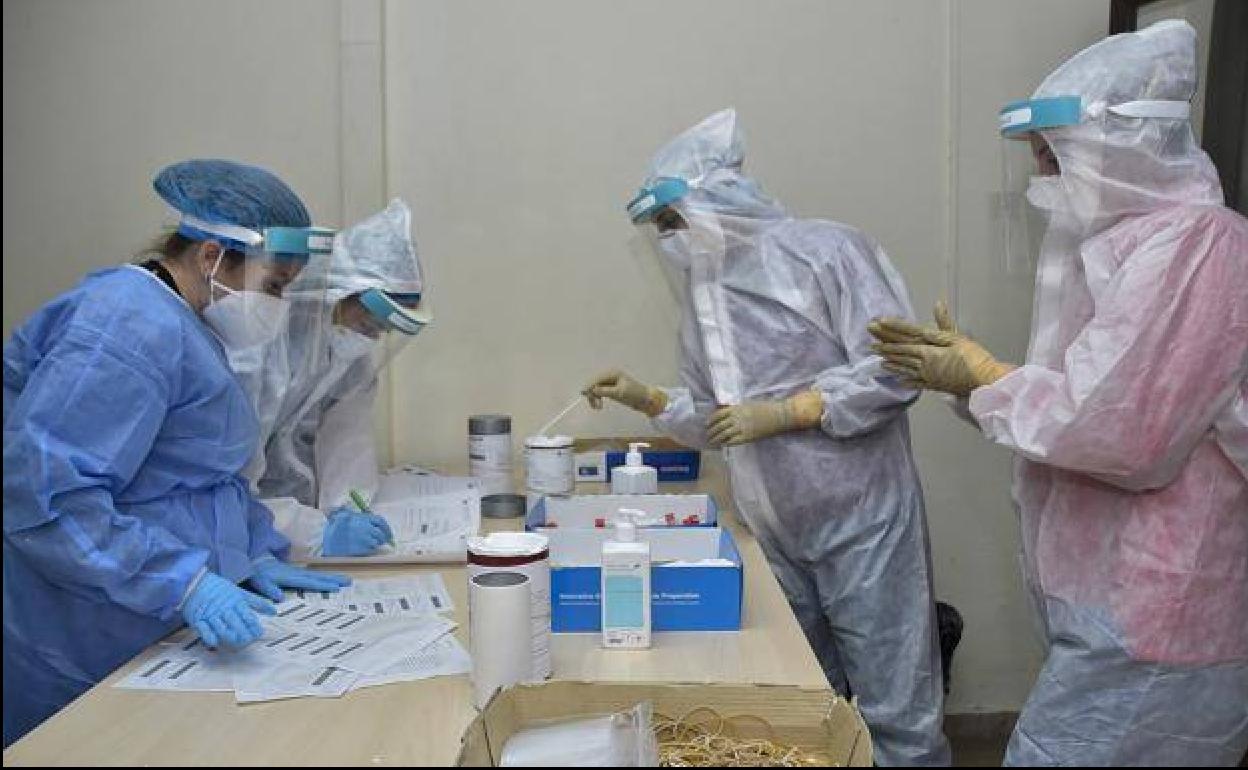 El número de contagios por coronavirus confirmados descienden hasta los 77 con 11 nuevos casos positivos y 23 altas