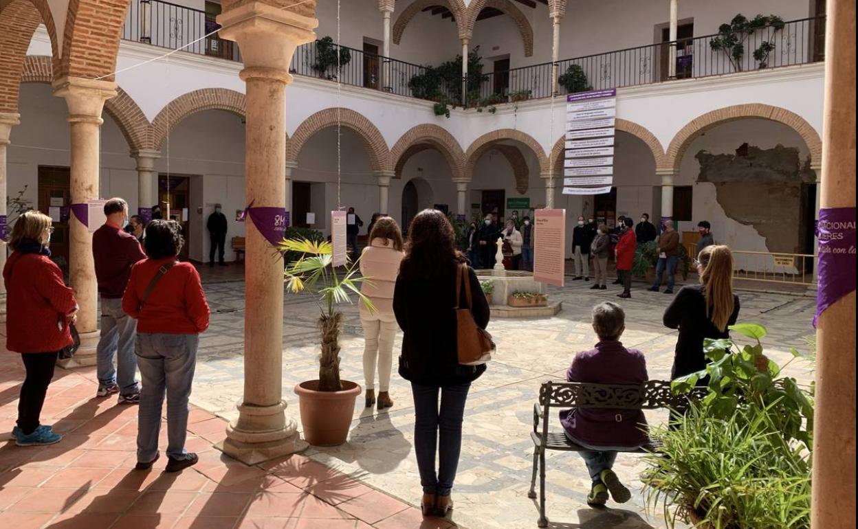 Acto institucional en el patio del Ayuntamiento 