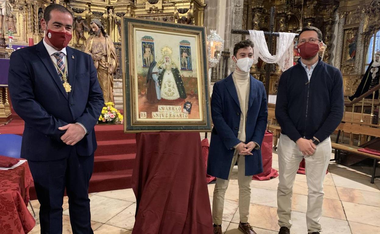 el autor de la obra junto al hermano mayor de la cofradía y el co-párroco de Zafra 