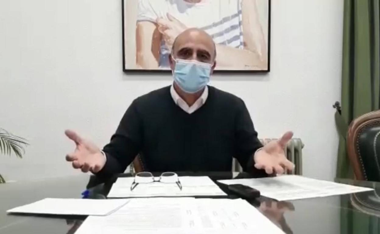 El alcalde de Zafra durante su comparecencia 