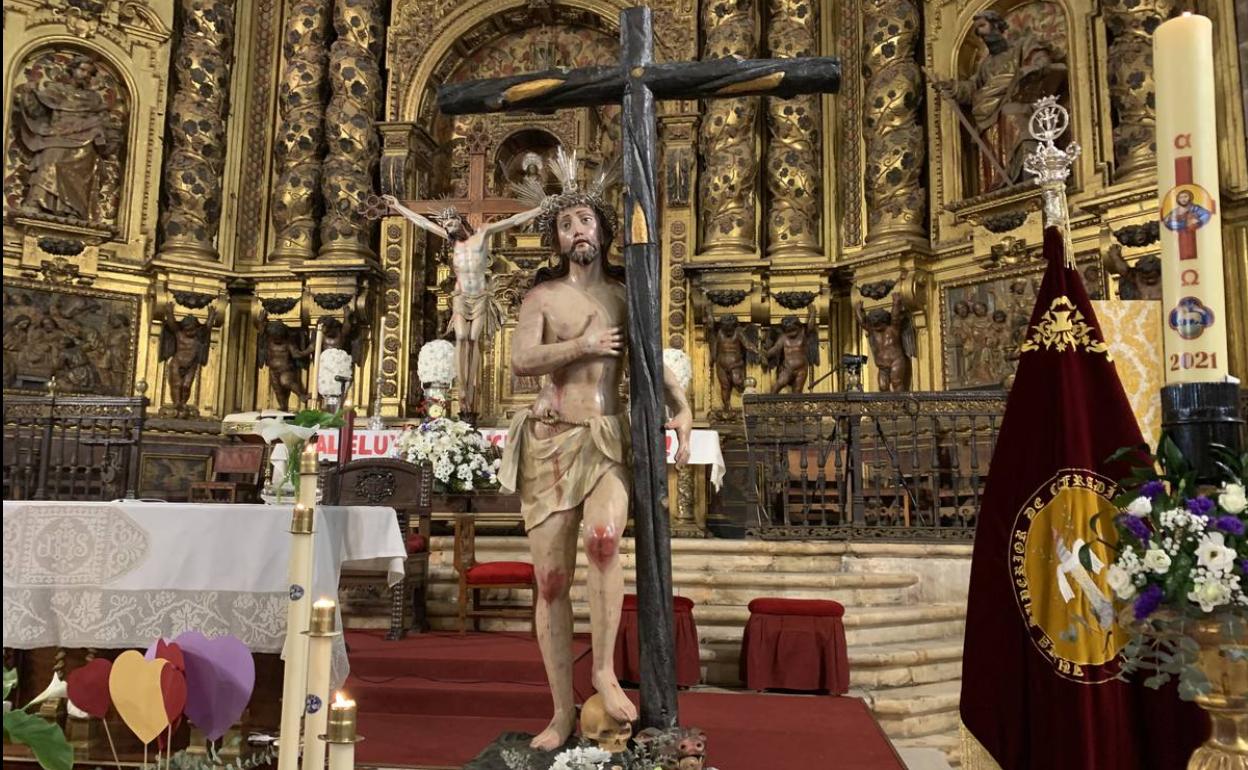 El Cristo REsucitado en el altar 
