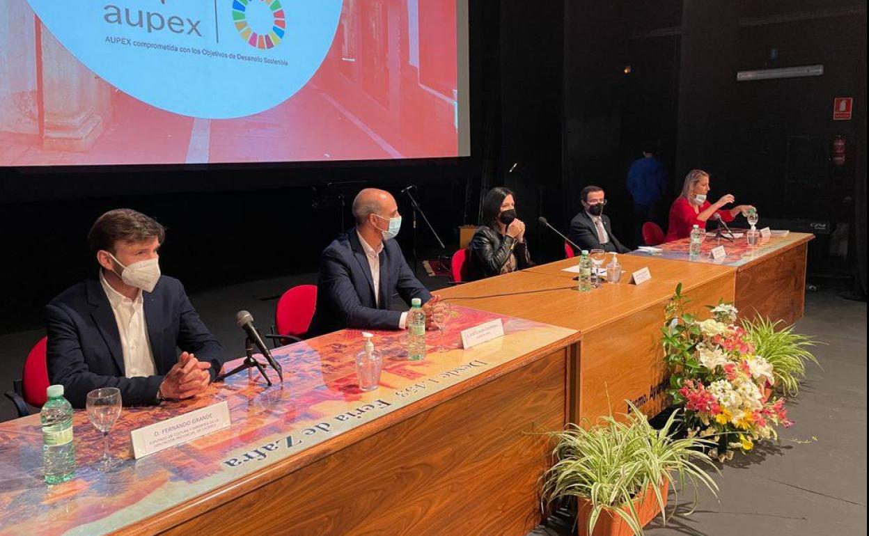 Autoridades que intern¡vinieron en la inauguracikón 