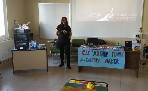 Mª Isabel Castañeda en el centro 