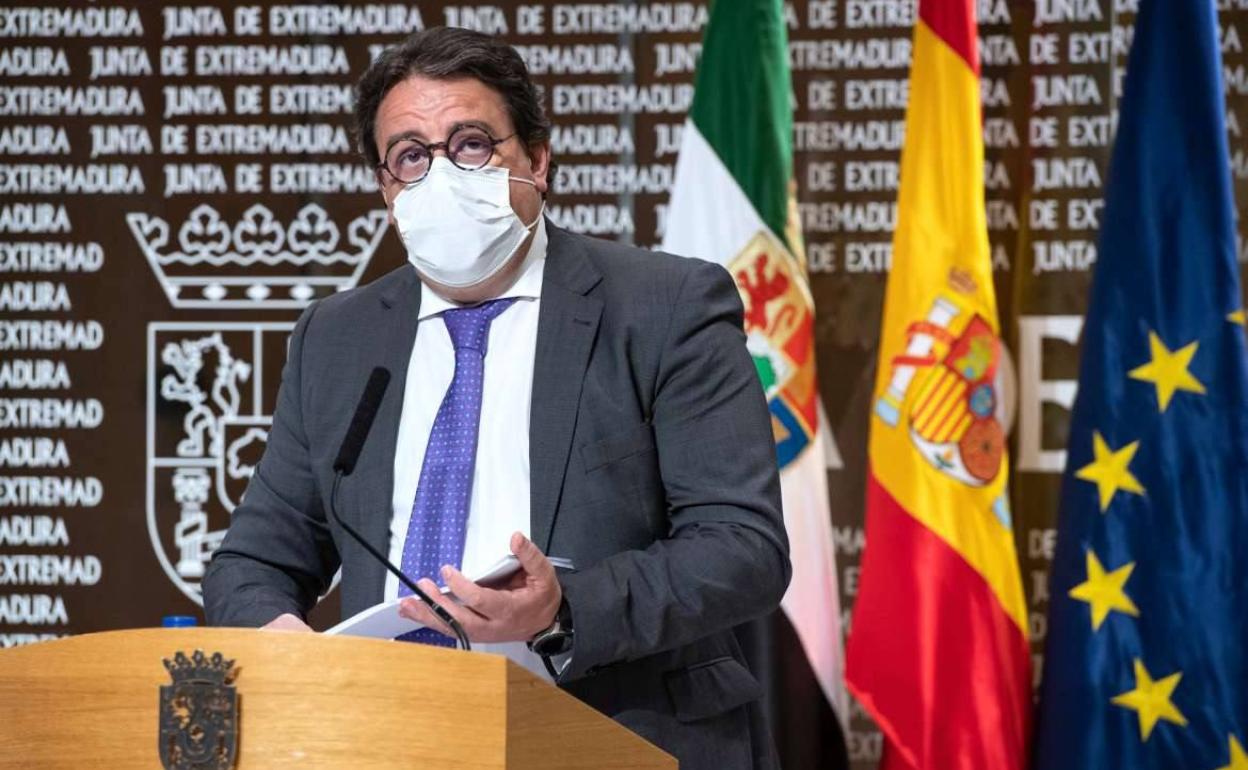 José Mª Vergeles durante su comparecencia ante los medios de comuniccación 