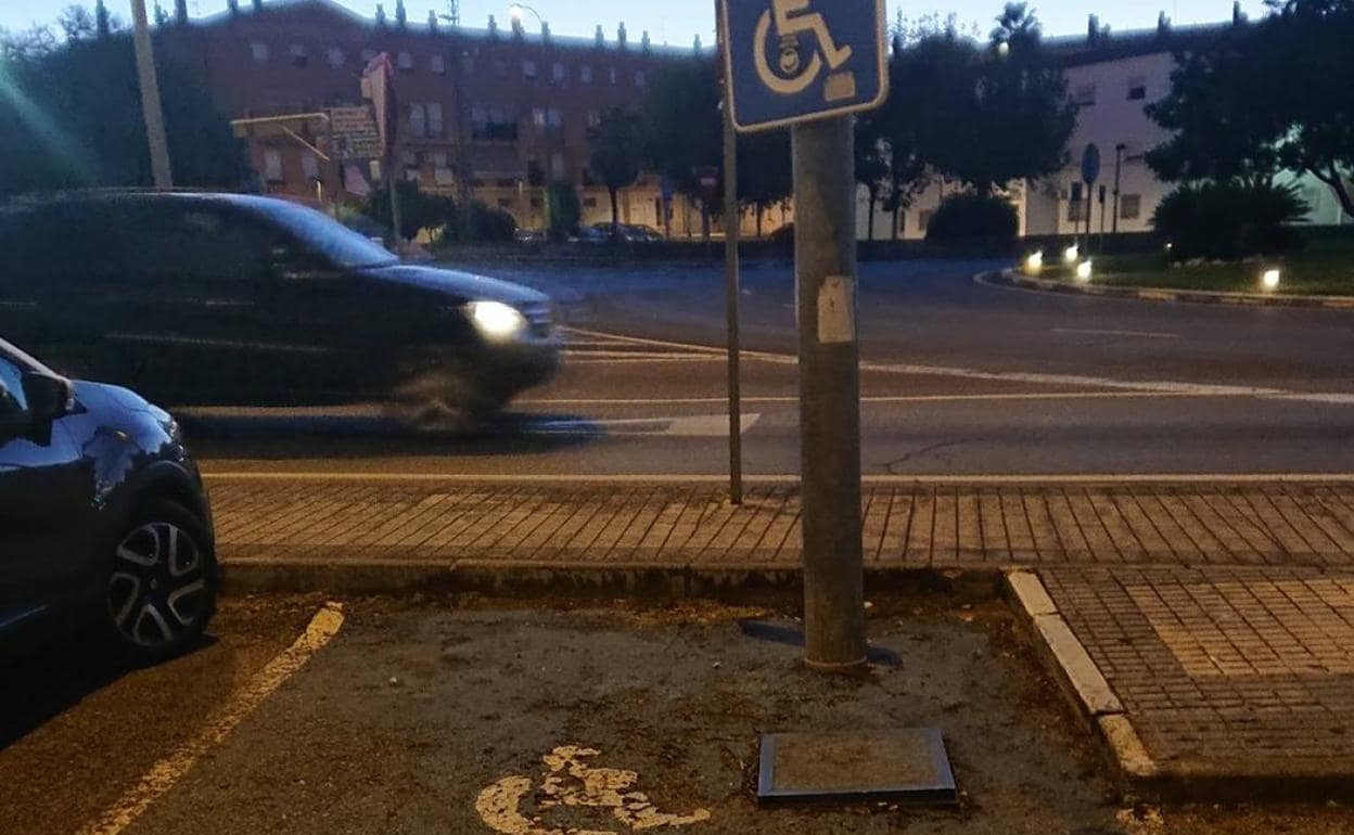 Un aparcamiento reservado para personas con minusvalía 