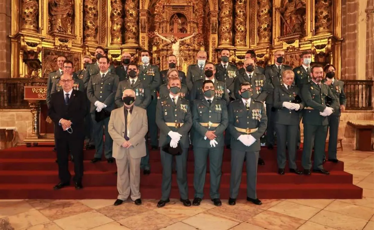 Miembros de la Guardia Civil del cuarte lde Zafra tras la misa 