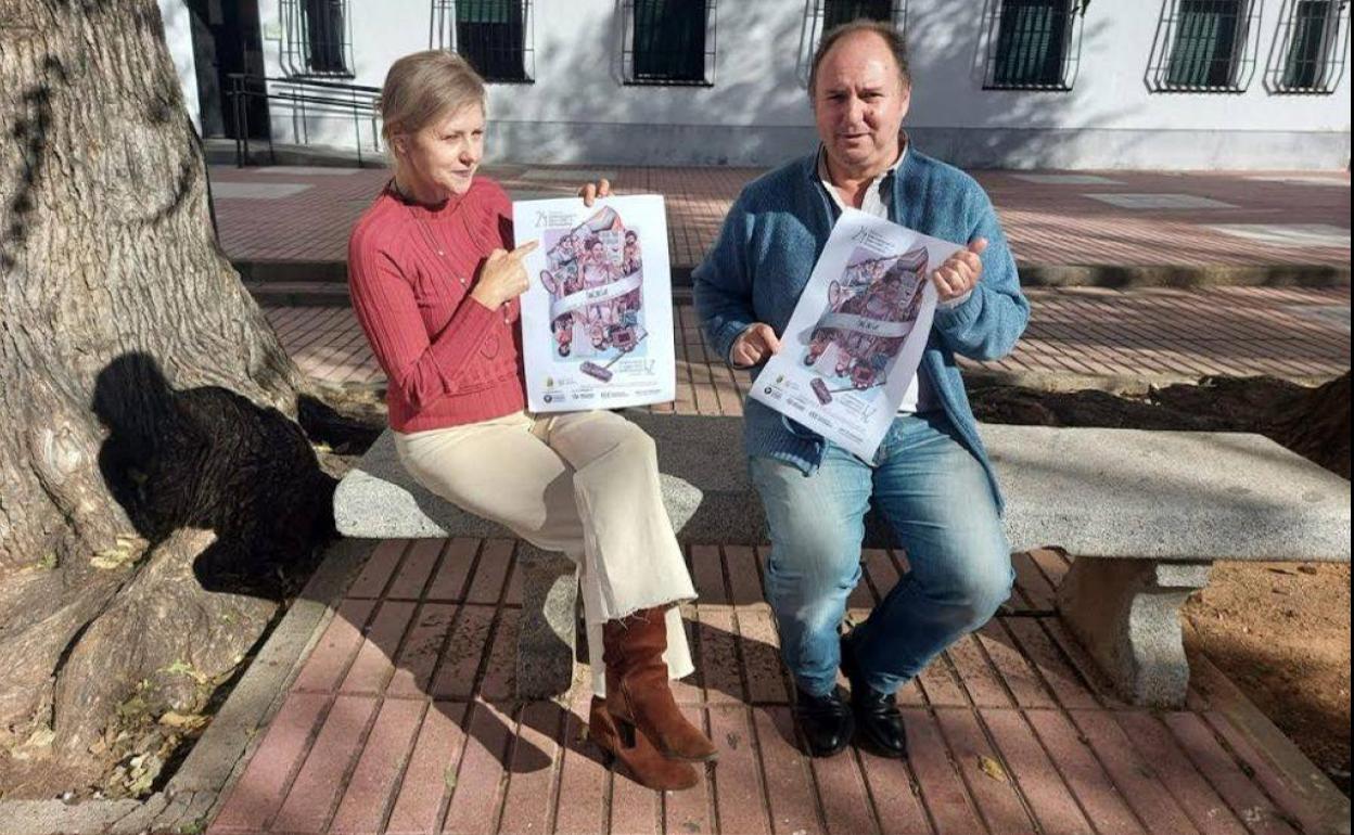 Mayca Cabello junto a Gonzalo Lavado en la presentación de la muestra 