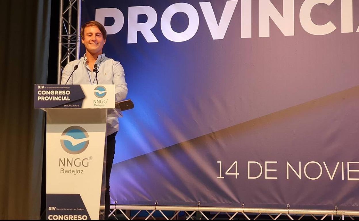 Alejandro Carvajal en el congreso donde se confirmó su presidencia de NNGG de Badajoz 
