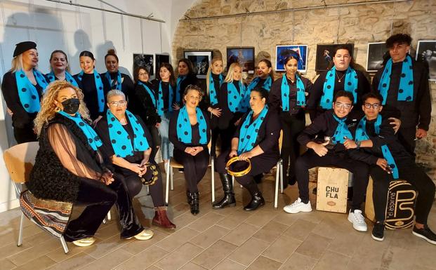 La asociación Arfaz animó el evento con sus villancicos 