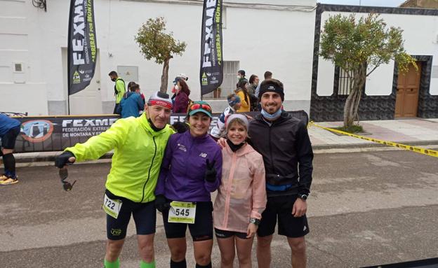 Más atletas el Runners Uni2 antes de la carrera 