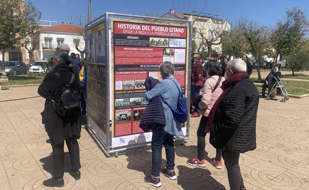 Paneles explicativos de la historia y referentes del pueblo gitano 